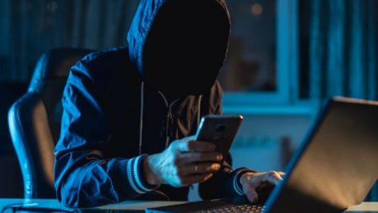 Ciberchantaje y abuso: investigan a un preso que operaba desde la cárcel y captaba menores en Córdoba