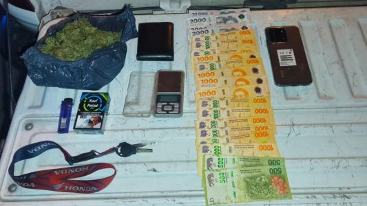 Dos detenidos con drogas frente a un centro comercial en Villa Rivera Indarte