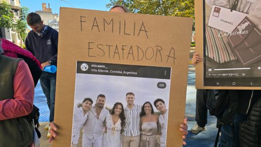 Protesta de damnificados por Márquez y Asociados frente a Tribunales en Córdoba
