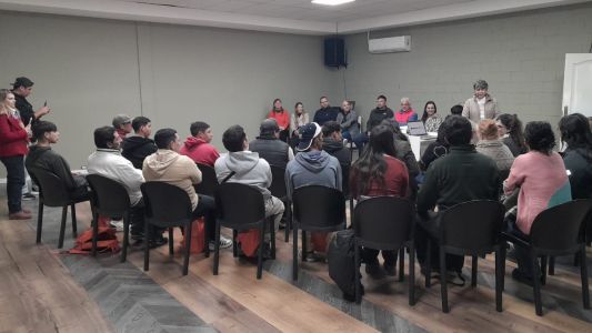 Córdoba impulsa la reconversión de limpiavidrios con programas de capacitación y salida laboral