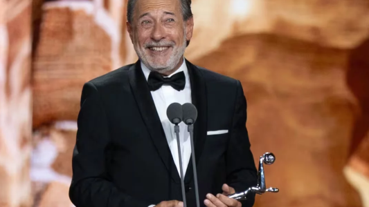 Guillermo Francella recibió el Premio Platino de Honor en una emotiva gala