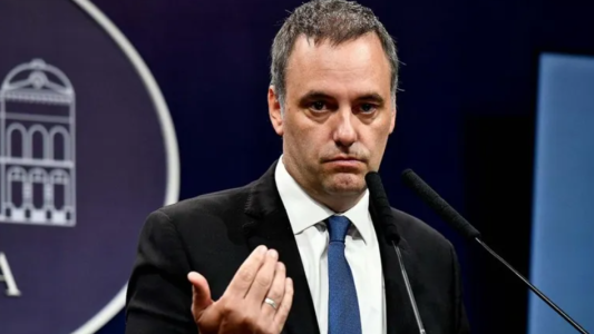 Caso Adorni: revelan pagos en efectivo por más de 20 mil dólares en el country Indio Cuá