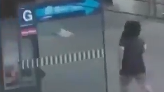 Un hombre apuñaló a tres personas en una estación de tren en Suiza y quedó detenido
