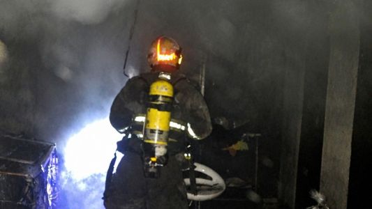 Se incendio un comercio de barrio Autódromo y un joven resultó herido