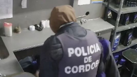 Robo en una estación de servicio: se hizo pasar por policía, ató a un playero y escapó