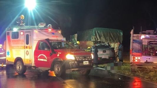 Tragedia en la Ruta 8: un conductor murió tras chocar contra un camión en Córdoba