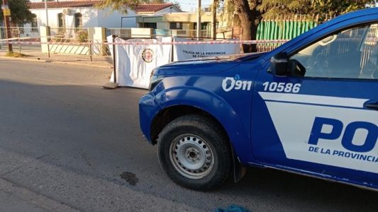 Tragedia vial en Córdoba: motociclista de 40 años murió al chocar contra un árbol