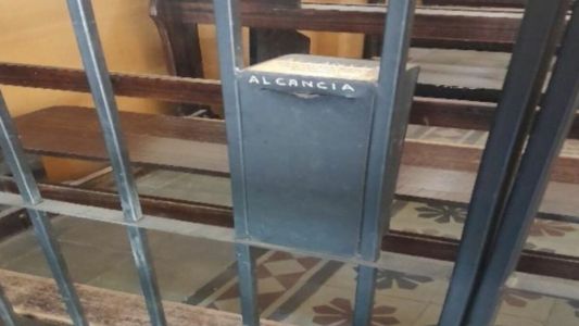 Un hombre intentó robar una iglesia en San Marcos Sierras y amenazó a policías con un cuchillo