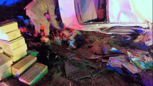 Volcó tras una persecución policial mientras intentaba contrabandear figuritas