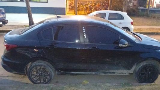 Detuvieron a tres adolescentes acusados de robarle el auto a una conductora de viajes