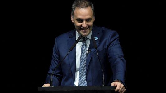 Adorni: “Reabrimos la sala de prensa porque queremos a los periodistas acá”