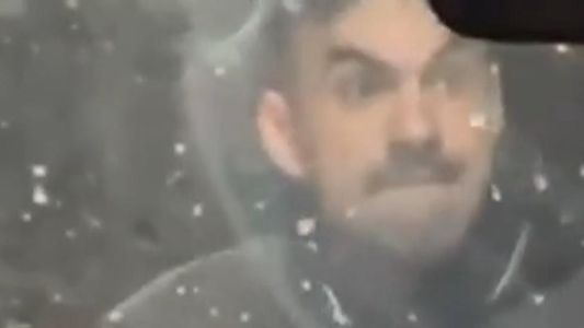 "Sos mía o de nadie más": persiguió a su ex, se colgó de su auto y la amenazó en la calle