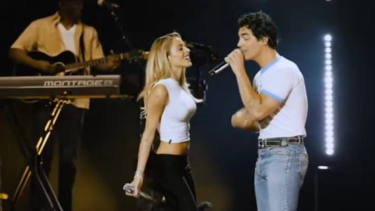 Sorpresa total en el Movistar Arena: Tini Stoessel se sumó al show de los Jonas Brothers