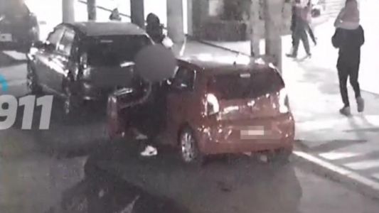 Robaron un auto con una nena adentro y vecinos ayudaron a recuperarla a pocas cuadras