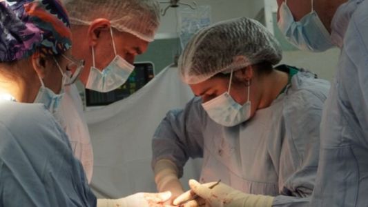 Médicos del Hospital de Urgencias salvaron la vida de una adolescente con una compleja intervención