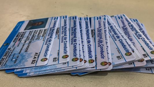 Detuvieron a un trabajador municipal acusado de vender licencias de conducir irregulares en Córdoba