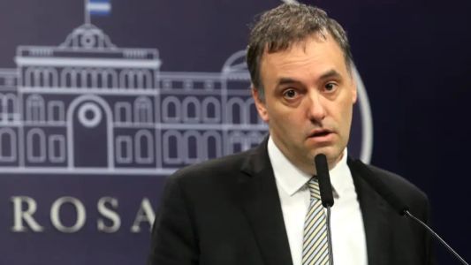 Un testigo aseguró que Manuel Adorni pagó US$21.000 en efectivo por el alquiler de una casa en Indio Cuá