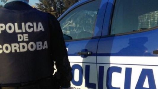 Detuvieron a un cuidacoches en Alberdi tras un violento cruce con policías