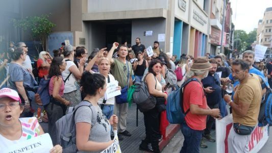 Trabajadores de la salud realizan un paro de 48 horas en clínicas y laboratorios de Córdoba