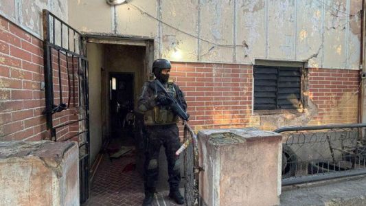 General Bustos: dos detenidos y secuestro de estupefacientes y dinero tras allanamiento