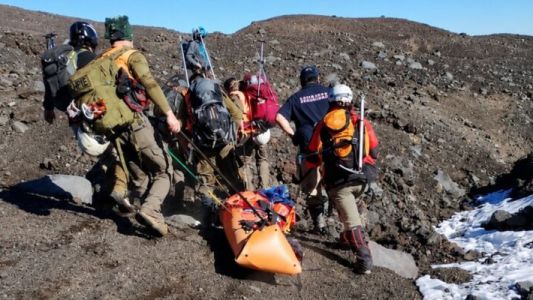 Tragedia en Chile: una mujer murió tras caer 600 metros en el volcán Llaima durante una excursión