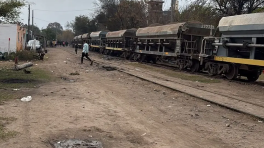 Un menor fue hospitalizado luego del descarrilamiento de un tren de carga