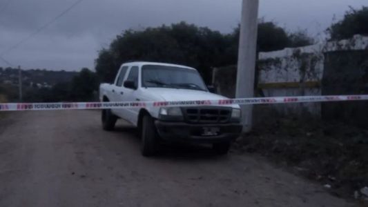 Tragedia en Tanti: un motociclista de 58 años murió tras chocar contra una camioneta