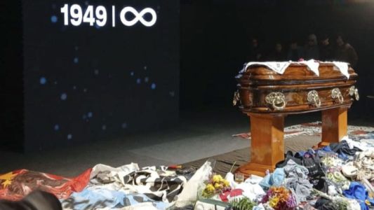 Cerró el velatorio del Indio Solari tras una despedida masiva y emotiva