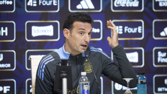 El DT Scaloni confirmó a Dibu Martínez y Julián Álvarez para el debut ante Argelia