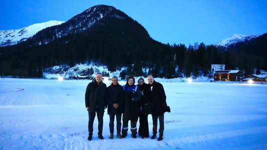 Milei llegó a Davos con su comitiva y dará un discurso tras la exposición de Trump