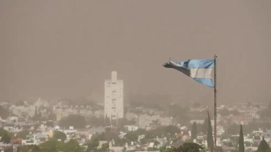 Alerta por vientos fuertes y frío: ráfagas intensas azotarán la ciudad este miércoles