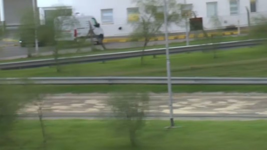 Derrame de aceite provocó un accidente y complicaciones de tránsito en la bajada a Circunvalación