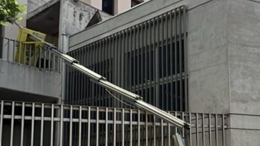 Accidente laboral en Güemes: un trabajador cayó desde un tercer piso y sufrió graves heridas