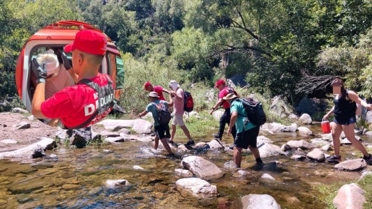 Intervención del DUAR en Río Ceballos: rescataron a un hombre herido durante una caminata