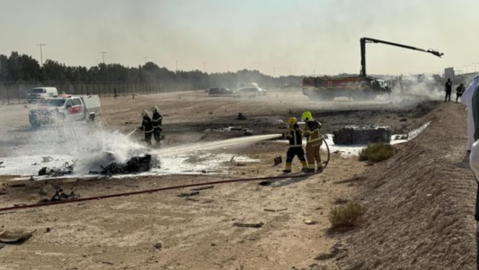 Avión de combate cayó en una exhibición de Dubái: murió el piloto