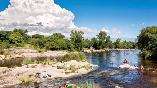 Verano 2026: cuánto cuesta estacionar cerca de los ríos en las Sierras de Córdoba