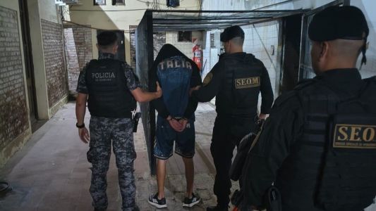 Buscado por robar a un chofer, huyó con una peluca y dos armas en San Francisco