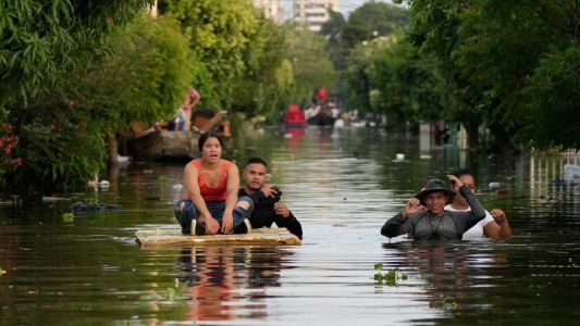 Colombia: las lluvias desbordan a Córdoba,140.000 personas afectadas y el 80% del departamento inundado