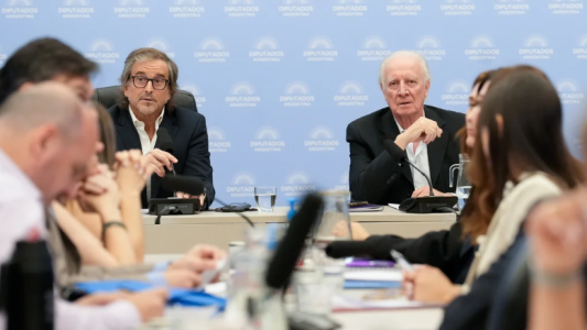 El oficialismo logró dictaminar el Presupuesto y buscará aprobarlo mañana en el recinto