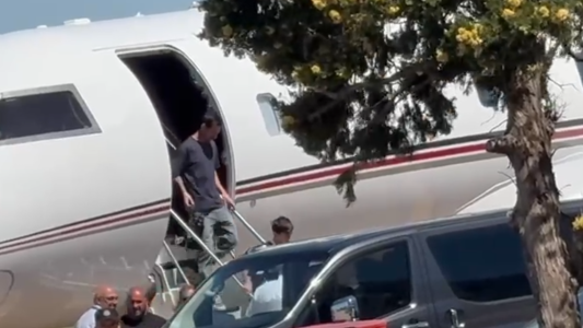 Lionel Messi aterrizó en el Aeropuerto de Sauce Viejo: decenas de fanáticos aguardaron su llegada