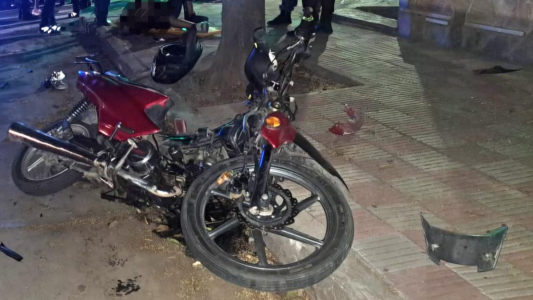 Intentaron escapar tras robar una moto, chocaron entre ellos y quedaron detenidos