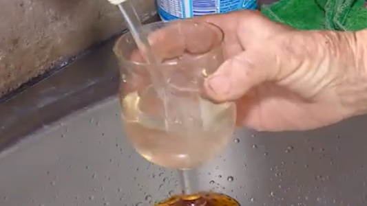 Vecinos de Estancia Vieja reclaman por la falta de agua potable y la turbiedad del servicio