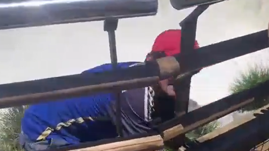 Cataratas del Iguazú: un turista arriesgó su vida en la Garganta del Diablo por un sombrero