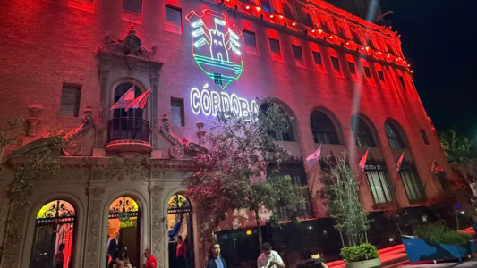 Un espectáculo de luces transforma las noches de enero en el edificio de la Lotería de Córdoba