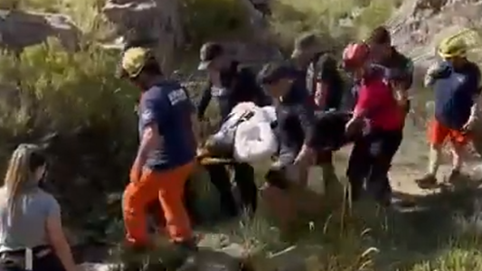 Efectivos del DUAR rescataron a una mujer que se descompensó en las Altas Cumbres