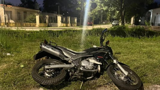 Murió un motociclista de 34 años tras perder el control de su moto y caer a un canal
