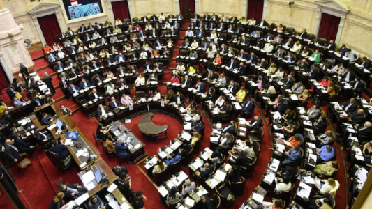 La Cámara de Diputados debate la reforma laboral en medio de protestas y paro de la CGT