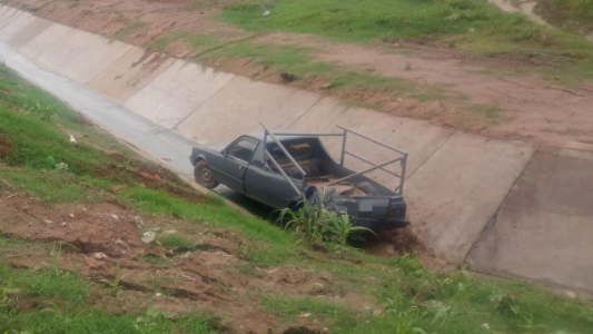 Accidente en Circunvalación: chocaron un colectivo y una camioneta y un conductor resultó herido