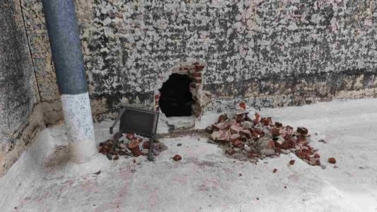 Impactante robo en Alta Gracia: sustraen caja fuerte de 200 kilos tras abrir un boquete