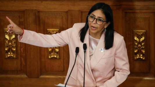 Delcy Rodríguez exige prueba de vida de Maduro tras ataque militar de Estados Unidos